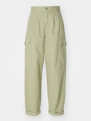 Bojówki Carhartt WIP