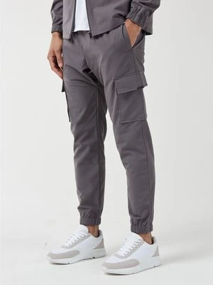 Bojówki CLOSURE London