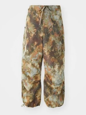 Bojówki Henrik Vibskov