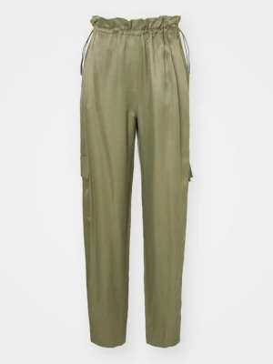 Bojówki Lacoste khaki