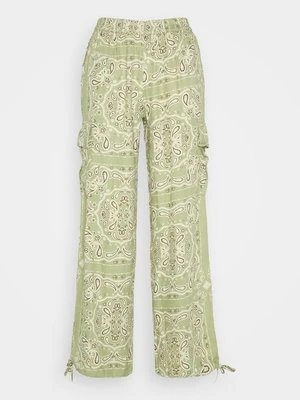 Bojówki Never Fully Dressed