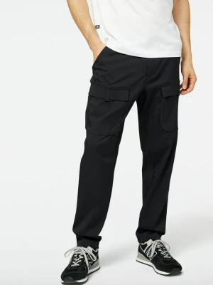 Bojówki New Balance antracytowy