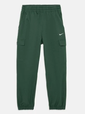 Bojówki Nike ciemnozielony