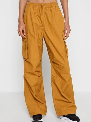 Bojówki Nike ochra