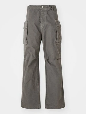 Bojówki Replay Inc.