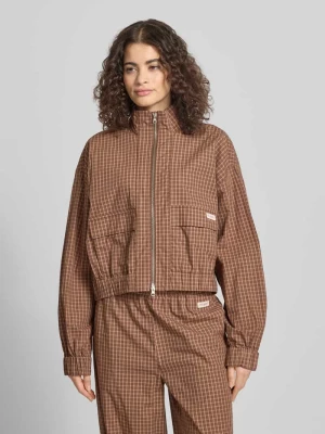 bomberka o kroju regular fit z naszywką z logo model 'Zoe' OH APRIL