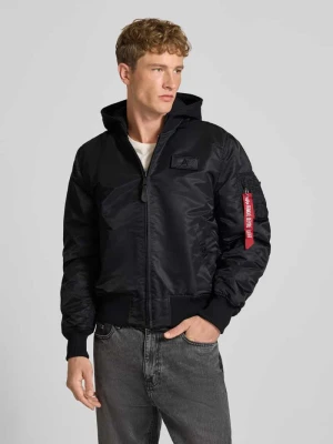 bomberka w kroju regular fit z kapturem Alpha Industries Czarny