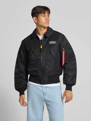 Bomberka z bocznymi kieszeniami z patką i naszywką z logo Alpha Industries Czarny