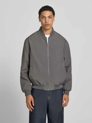bomberka z bocznymi wpuszczanymi kieszeniami model 'CHARGE' jack & jones
