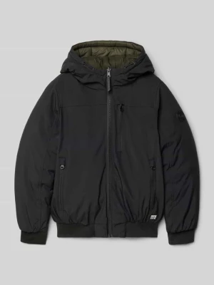 Bomberka z kapturem i naszywkami z logo model „JETHRO” CARS JEANS