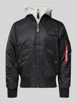 Bomberka z kapturem i wyhaftowanym logo alpha industries