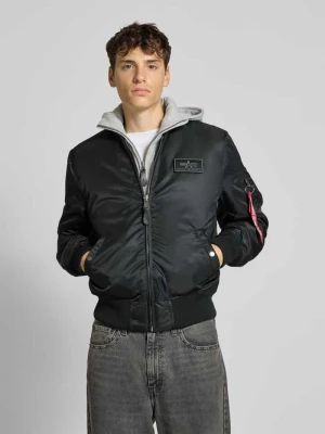 Bomberka z kapturem i wyhaftowanym logo alpha industries