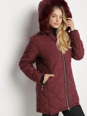 Bordowa Klasyczna Kurtka z Pikowanymi Przeszyciami i Kapturem z Futerkiem Raffisa swest