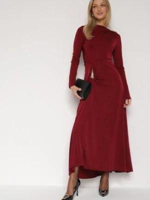 Bordowa Koktajlowa Sukienka Ozdobiona Metaliczną Aplikacją i Marszczeniem z Boku Retima