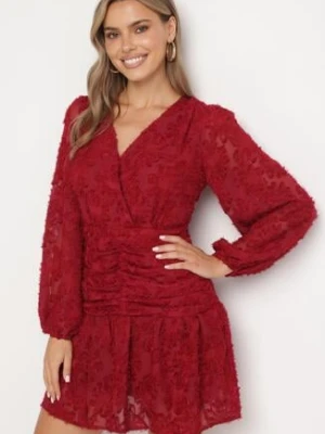 Bordowa Koronkowa Sukienka z Kopertowym Dekoltem i Marszczeniami Labisse retro & icone