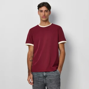 Bordowa koszulka regular fit z kontrastową lamówką House