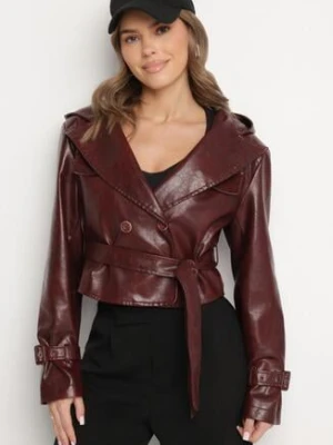 Bordowa Krótka Kurtka Typu Trencz z Imitacji Skóry z Kapturem i Wiązanym Paskiem Nilianiela ann gissy
