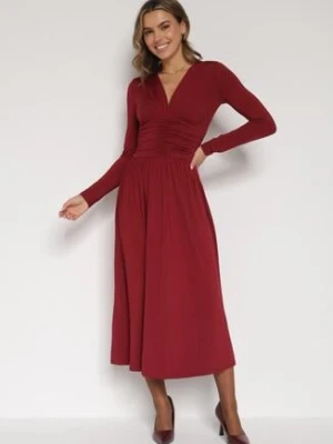 Bordowa Marszczona Sukienka Taliowana z Wiskozą z Dekoltem V i Długim Rękawem Emirie