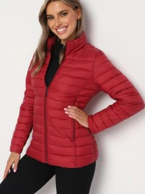 Bordowa Pikowana Kurtka z Kieszeniami Zapinanymi na Zamek Błyskawiczny Mivindra j.style