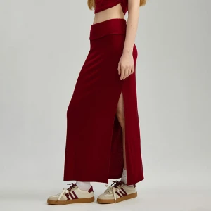Bordowa spódnica midi z wywiniętym pasem i rozcięciem House