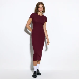 Bordowa sukienka bodycon midi z krótkim rękawem House