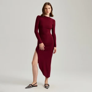 Bordowa sukienka midi bodycon z asymetrycznym dołem House