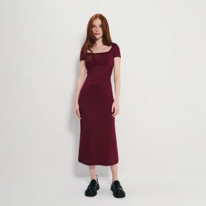 Bordowa sukienka midi bodycone z krótkim rękawem House