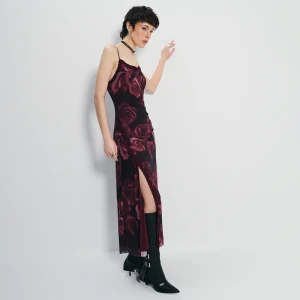 Bordowa sukienka midi w kwiaty z koronką House