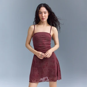 Bordowa sukienka mini z motywem kwiatowym i tie-dye House fiołkowy