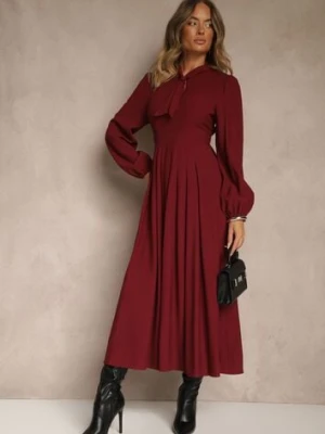 Bordowa Sukienka Plisowana z Wiskozy Ozdobiona Wiązaniem Farrive unigirl