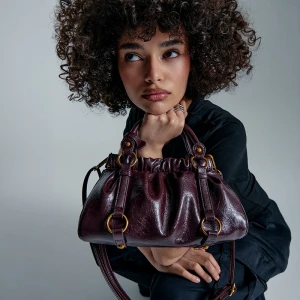 Bordowa torebka do ręki z marszczeniami House