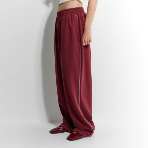 Bordowe spodnie dresowe z lampasami House