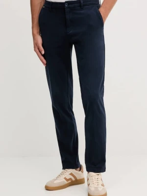 BOSS spodnie męskie kolor granatowy w fasonie chinos 50543304