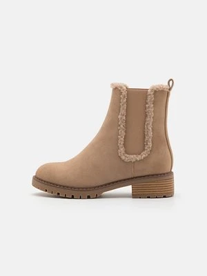 Botki Anna Field Wide Fit
