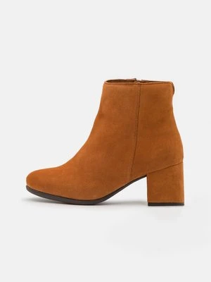 Botki Anna Field Wide Fit