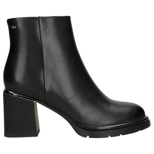 Czarne skórzane botki damskie na szerokim slupku 55340-51 Wojas