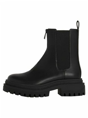 Botki do kostki Bershka czarny
