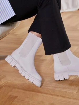 Botki Kennel + Schmenger