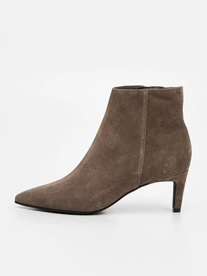 Botki Kennel + Schmenger