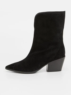 Botki Kennel + Schmenger