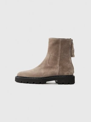 Botki Kennel + Schmenger