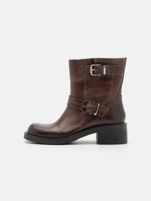 Botki kowbojki i motocyklowe Bianco