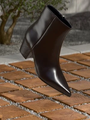 Botki kowbojki i motocyklowe Guess