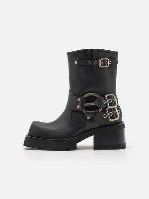 Botki kowbojki i motocyklowe Jeffrey Campbell
