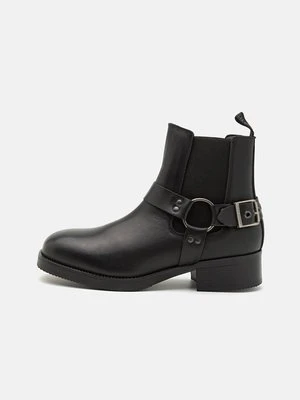 Botki kowbojki i motocyklowe Steve Madden