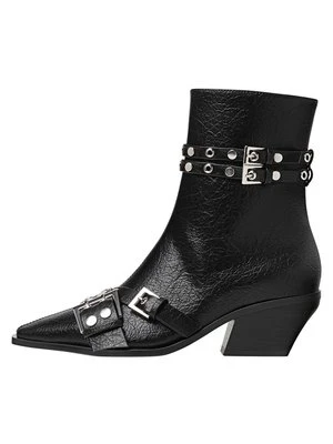 Botki kowbojki i motocyklowe Stradivarius