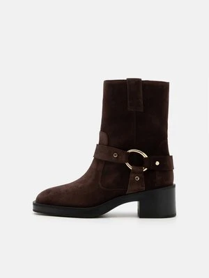 Botki kowbojki i motocyklowe Stuart Weitzman