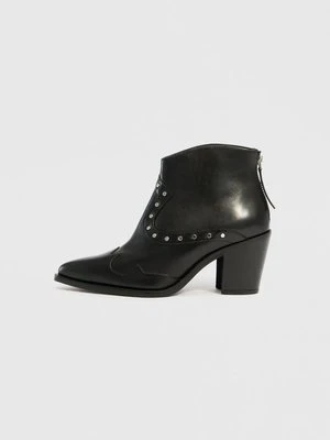 Botki kowbojki i motocyklowe Unisa