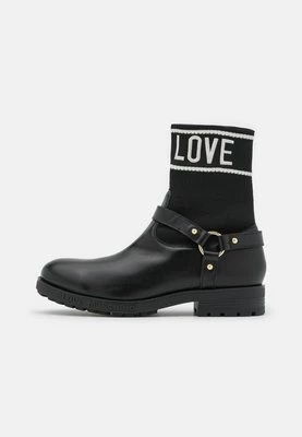 Botki Love Moschino