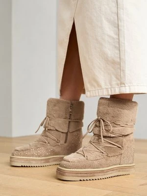 Botki na koturnie Alma en Pena